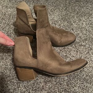 Tan Ankle Boots with Western Flair and Stacked Heel